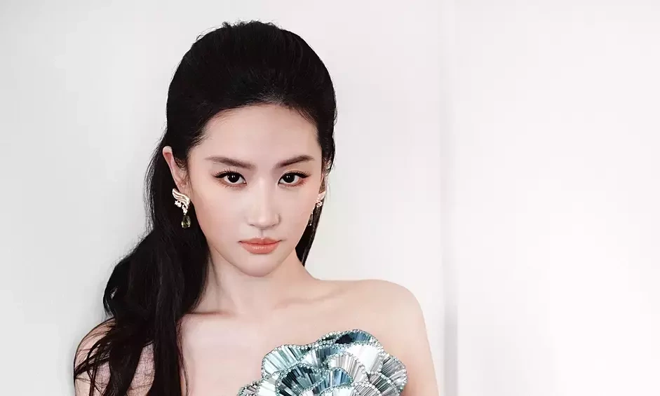 Lưu Diệc Phi lộng lẫy như ‘bông hồng thủy tinh’ – OKFUN cập nhật tin hot cho fan giải trí - hình ảnh - betokfun.vip Lưu Diệc Phi lộng lẫy như ‘bông hồng thủy tinh’ – OKFUN cập nhật tin hot cho fan giải trí - hình ảnh - betokfun.vip