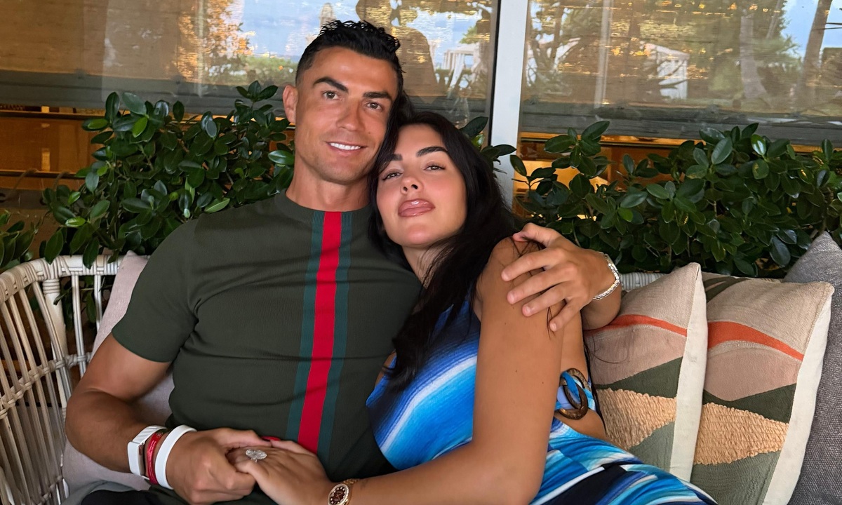 OKFUN Việt Nam đồng hành cùng người hâm mộ qua câu chuyện tình cảm của Ronaldo và Georgina - hình ảnh - betokfun.vip
