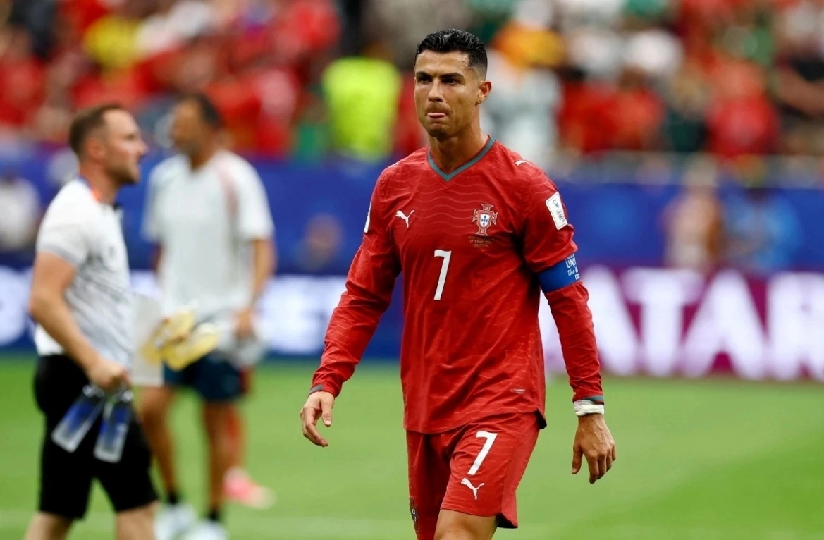 OKFUN cược bóng đá: Cầu thủ CHDC Congo thừa nhận không kèm Ronaldo - hình ảnh - betokfun.vip