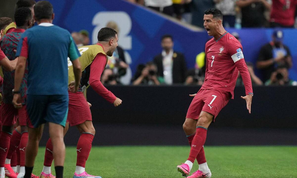 Ibrahimovic chê Ronaldo: ‘Cứ như vừa trở về từ hành tinh khác’ - hình ảnh - betokfun.vip Ibrahimovic chê Ronaldo: ‘Cứ như vừa trở về từ hành tinh khác’ - hình ảnh - betokfun.vip