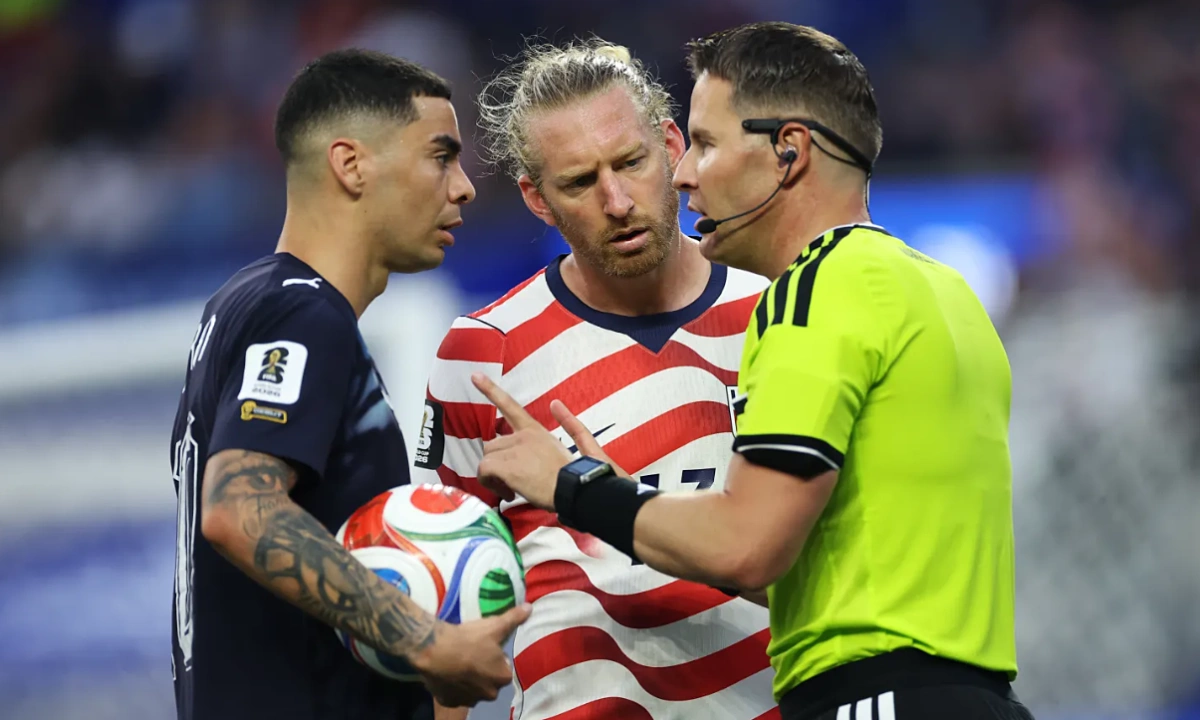 Luật VAR mới giúp thủ quân đội tuyển Mỹ tránh thẻ vàng tại World Cup 2026 - hình ảnh - betokfun.vip