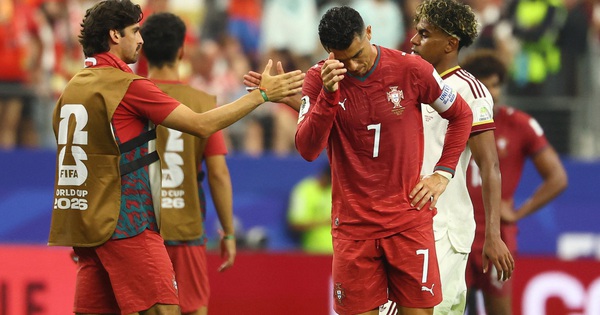 Ibrahimovic chê HLV Martinez không dám hy sinh Ronaldo, khiến Bồ Đào Nha bị loại cay đắng - hình ảnh - betokfun.vip Ibrahimovic chê HLV Martinez không dám hy sinh Ronaldo, khiến Bồ Đào Nha bị loại cay đắng - hình ảnh - betokfun.vip
